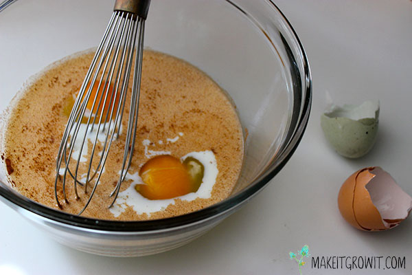 In a large bowl, beat together eggs, cinnamon, and milk.