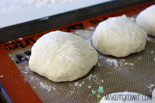 Buns with floured tops.